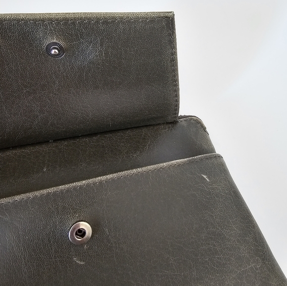 Matt & Nat Green Wristlet Vegan Leather - Picture 4 of 8